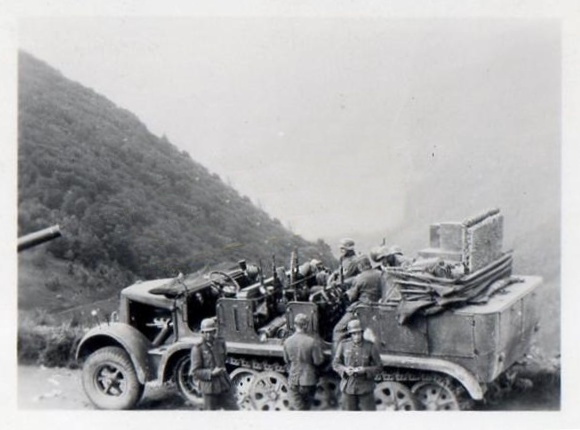 A Sd Kfz 7 in Hohneck Vosges during the campaign of 1940, in this case belonging to the II./ Art. Reg 61 ........................................