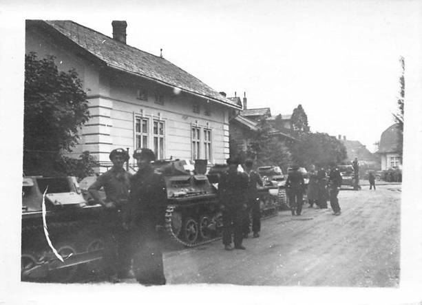 Troops of the 2. Pz, possibly of the PR 3 in Freiberg / Příbor during their march to the Polish border - August 26, 1939 .......................................