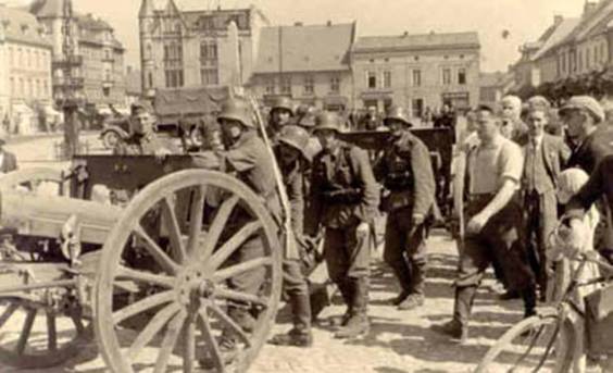 German troops at Pszczyna/Pless.<br />http://www.biznes.pless.pl/wiecej.php?action=pokaz&amp;id=15990
