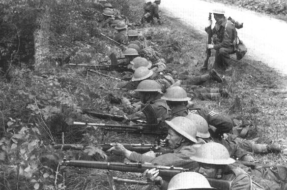 Scotish infantry of the 51 DI (Highlanders) waiting for the German attack.
