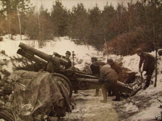 The crew of this heavy infantry howitzer of 150 mm Model 33 try to put it in a fire position,  somewhere on the eastern front, despite the difficult conditions prevailing during the winter.