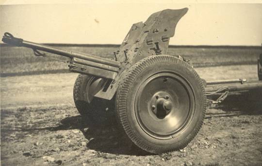 The cannon of 37 mm was the standard equipment within the regimental anti-tank companies.