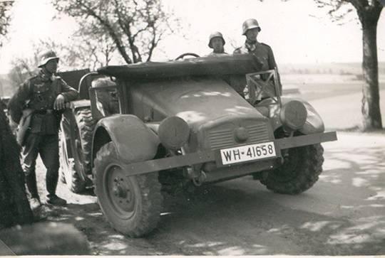 The towing vehicle of the piece of 37 mm was a Krupp Kfz 69 truck, also standard equipment for anti-tanks companies at regimental level.