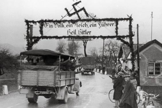 At dawn of the 12th March 1938, when the divisions of the German Wehrmacht crossed the border into Austria, a single shot was not fired.<br />http://www.welt.de/politik/article1781634/Als_Oesterreich_die_Besatzer_mit_Jubel_empfing.html