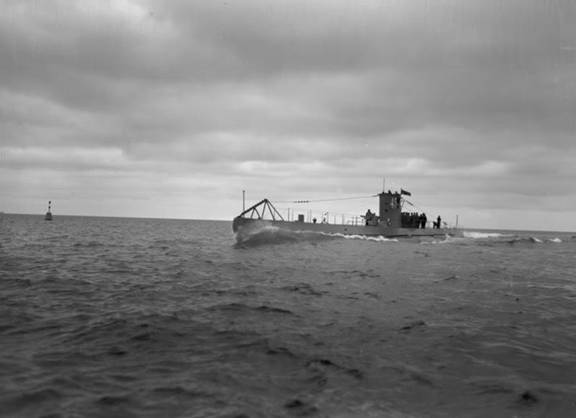 The U-45 (type VII B) belonging to Flotilla Wegener (7th)...........................<br />Fotoalbum Kieler Woche, Zerstörer Uboot U-Boot, KM Bau.
