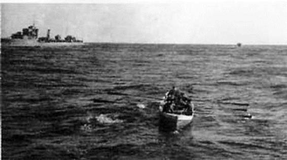 A boat HMS &quot;Faulknor&quot; rescuing the castaways of the U 39........................