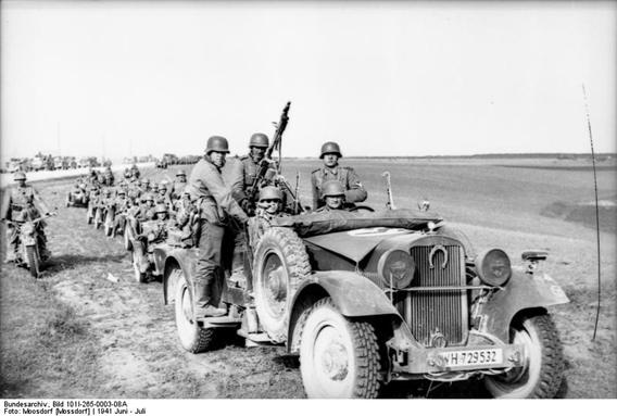 Motorized column of the 12. Pz at a halt during its advance ..................