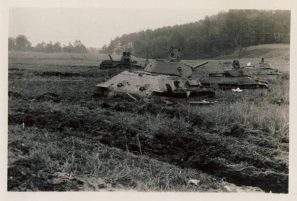 T-34 Mod 1940 of the 64º Tank Reg..........