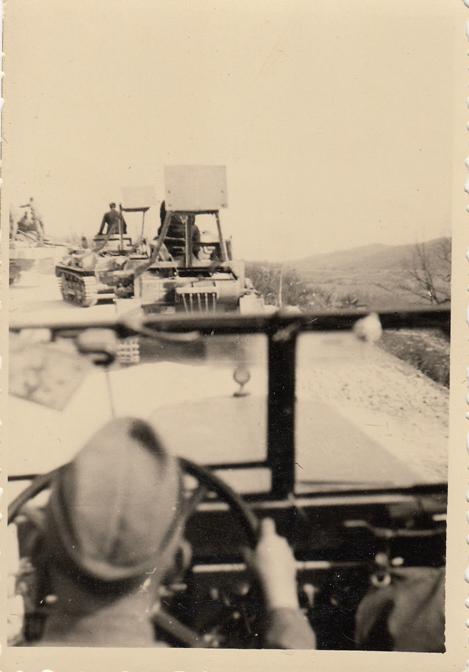 German mechanized column on the move; in it two Pz Kw I Ausf. B with the &quot;Galgen&quot; (extendable and pivoting arm) .............