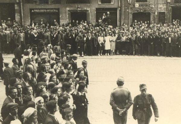 June 30, 1941 the inhabitants of Lemberg / Lviv hear the proclamation of the Ukrainian independence .........................