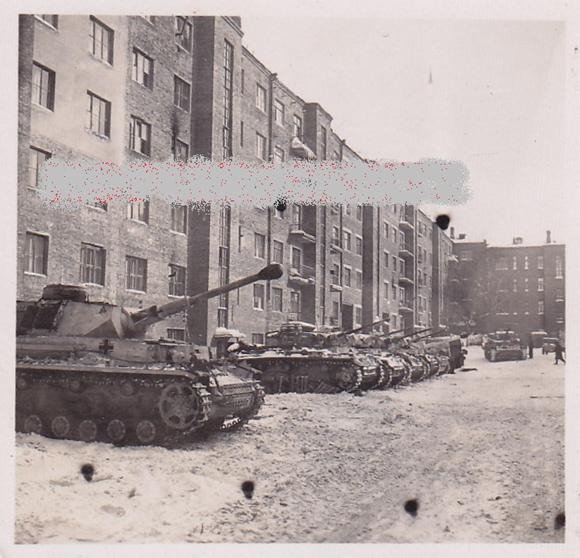 Tanks Pz Kw IV Ausf. G in Poltava, winter 1943 ....................................<br /> JE89 Poltawa 1943 Panzer IV lang Zusatzpanzerung Wintertarnung Ukraine TOP Motiv
