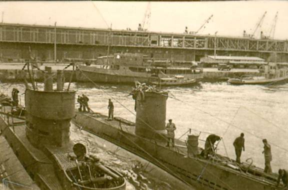 The NMS Delfinul in Constanta with a German submarine Type IIB.............................<br />http://www.cartula.ro/forum/index.php?app=core&amp;module=attach&amp;section=attach&amp;attach_rel_module=post&amp;attach_id=106241