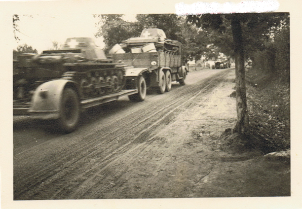 Truck Faun L900 (probably) carrying a Pz Kw II Ausf. D / E and its trailer Sd. Ah. 115 with a Pz Kw I Ausf. B.................................