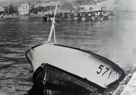 M.A.S. (Motoscafo Armato Silurante) Nº 571 sunk after an air attack on Yalta on September 9th, 1942............................