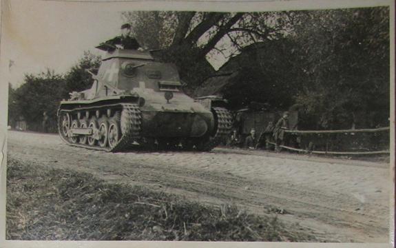 Panzerbefehlswagen I Ausf. B (Sd.Kfz. 265) rolling through a Polish village ..................................