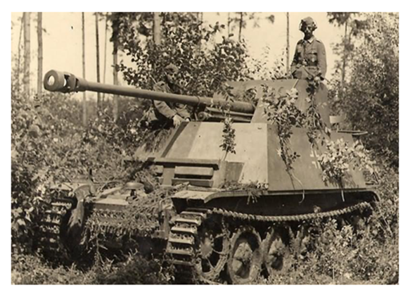 Close view of a Marder II Sd.Kfz.132 on chassis of Pz Kw II Ausf. D / E and armed with a 76.2 mm Pak 36 (r) .................................