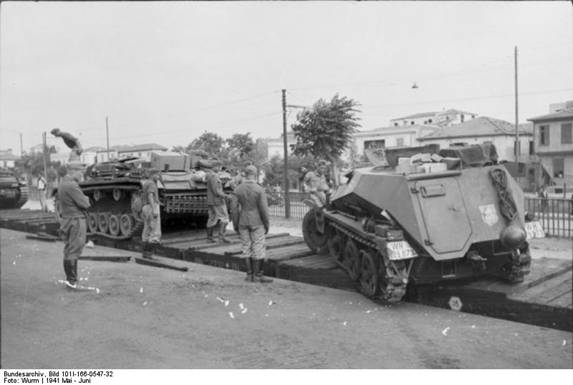 Several Stug III and a leichter Gepanzerter Beobachtungskraftwagen Sd Kfz 253 are loaded for transport by rail - May-June 1941 ...........................................