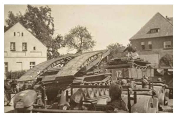 Bridge launcher vehicle based on Panzerkampfwagen II Ausf. D1 (Sd.Kfz.121) being transported in a trailer Sd. Ah 115 during the Polish campaign ...............................