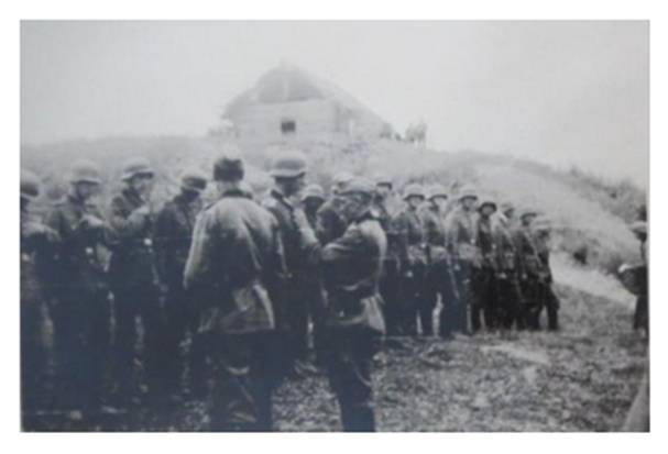 A Company Chief (Kp-Chef) receives the Knight's Cross (RK) after breaking the Stalin Line in Zwiahel .......................................<br />https://www.ebay-kleinanzeigen.de/s-anzeige/fotoalbum-ritterkreuztraeger-2-weltkrieg-russland-1941/810819867-234-18628