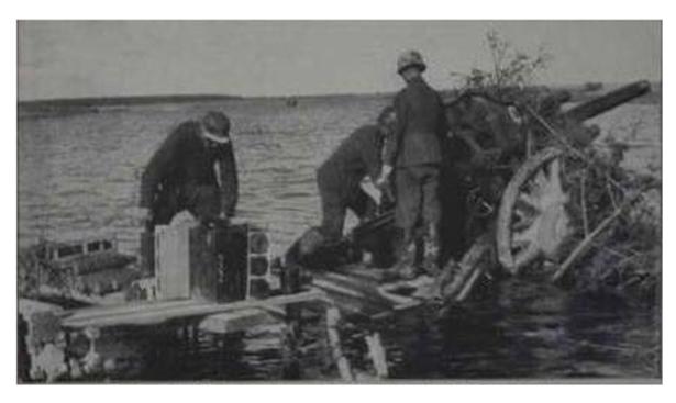 A 10.5 cm howitzer le. FH 18 located in a flooded area..............................