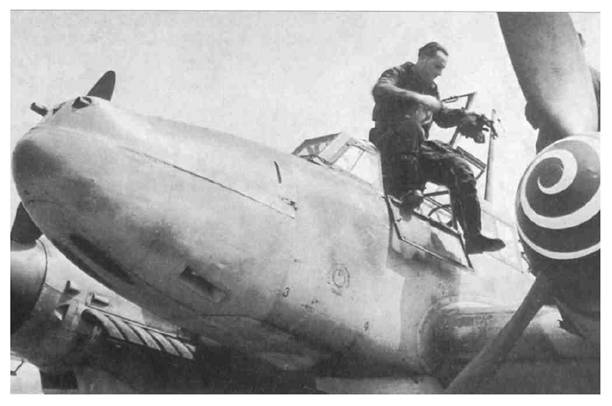 Front view of a Bf-110 G-2 / R3 / M1 of the ZG 26 ...............................
