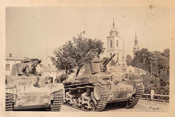 Pz Kw 35 (t) in Ostrow; these tanks equipped the Pz.ABt. 65 (1. le.Div).........................