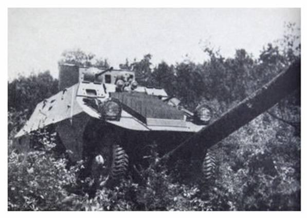 Here a Polizei-Panzerkampfwagen ADGZ knocking down a tree with a trunk 30 cm in diameter.........................