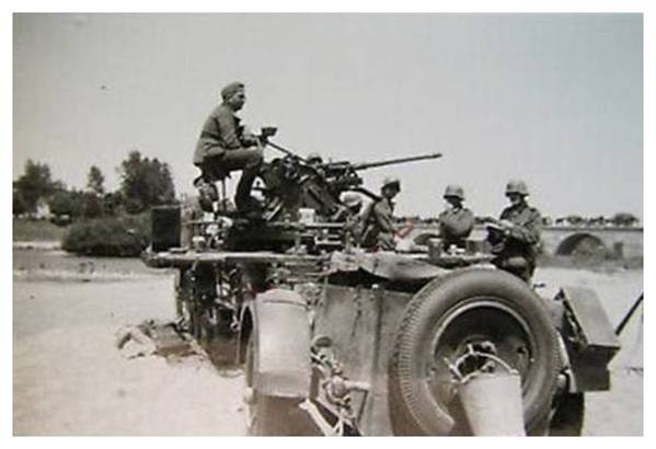 Sd Kfz 10/4 towing a Sd. Ah. 51 in station (see viaduct in the background).......