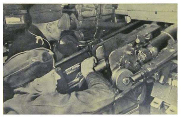 Inside view of the turret of a Pz Kw III of the PR 15 during Barbarossa; the gunner and loader can be seen operating a gun of 5 cm Kw.K (L/42)........