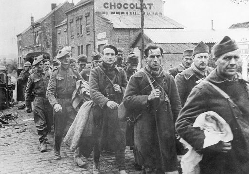 1136_prisonniers_de_guerre_francais_et_britanniques_le_12_juin_1940.jpg