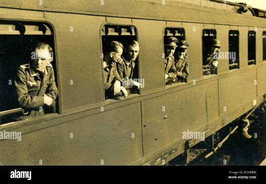 ww2-german-soldiers-on-the-train-from-strasburg-to-east-front-2C3HBFR.jpg