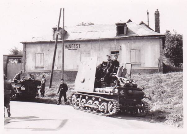 sIG33 auf Pz Kw I Ausf B stopped in the vicinity of Hangest, then belongs to the schwere Infanteriegeschütz-Kompanie 705..........