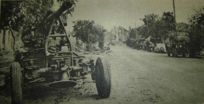 A lonely antiaircraft gun on the berm of the main street within a Russian town. Signal Oct 1941.