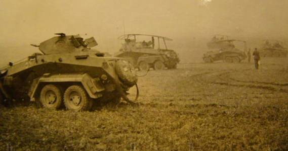 Some AA 3’s elements deployed in the morning Mist during the first day of the Polish Campaign. On the foreground a Sd Kfz 231 (6x6) and beyond a Sd Kfz 232 (8x8) and also a Sd Kfz 232 (6x6).
