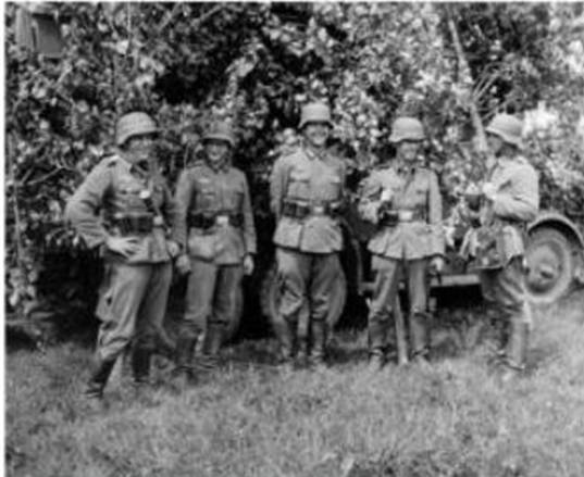 Some troops of the AA 35 at Fontenay - May 23 1940.