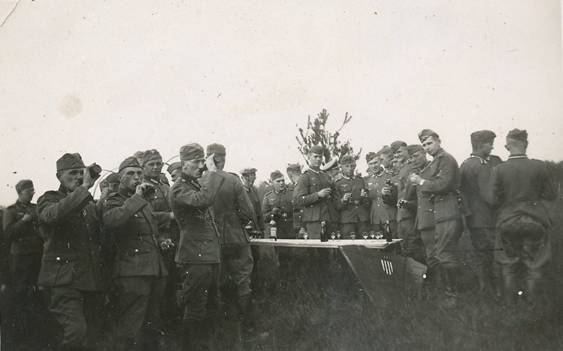 A toast for the armistice (soldiers of the 22 ID).............