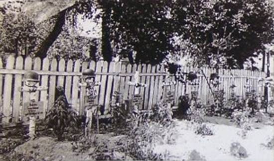 Germans graves beside de road Charkow – Belgorod.