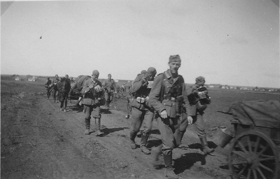 Troops of IR 199 were eating while marching to the River Don - July 1942.