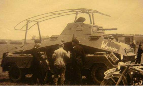 A Sd Kfz 232 of the 1 Le Div........................