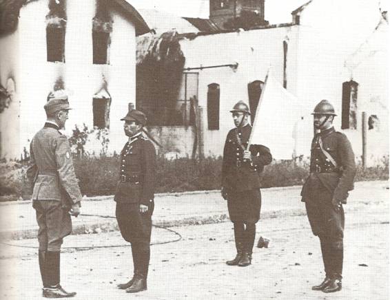 Another picture about the meeting between German and Polish troops .................. Lemberg / Lwow