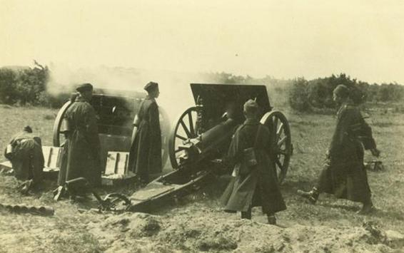 Howitzer belonging to the Polish 28 pal (light artillery regiment).