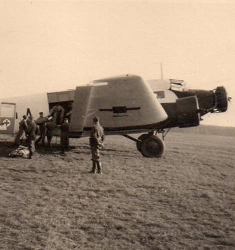 A Ju 52/3m carrying out an aerial evacuation from the aerodrome of Lodz ......................