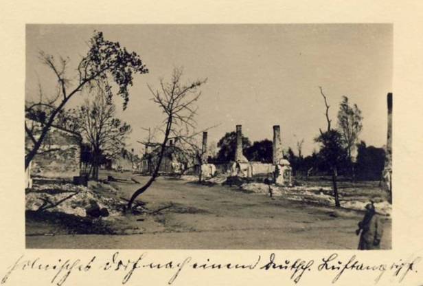 Polish town destroyed by an aerial attack...........................<br />Original photo 31 . Inf Div poln . vorort Luftangriff