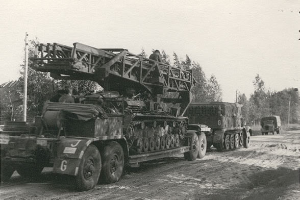 A brückenpanzer IV during its transport .....................