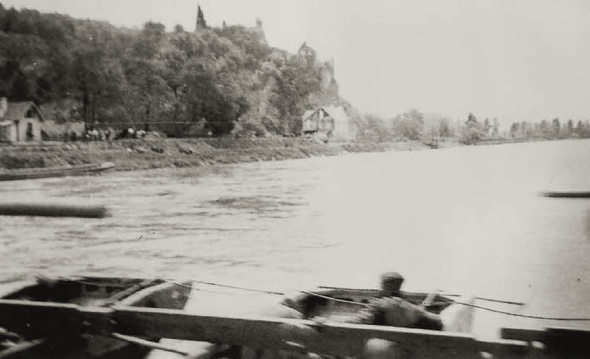 Schwimmbrücke bei Sasbach im Juni 1940 (Pontoon bridge at Sasbach)....................<br />http://www.badische-zeitung.de/endingen/die-tage-vor-dem-grossen-angriff--32157050.html