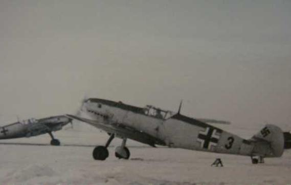 View of two Bf 109D of JGr 102 (Hauptmann Johannes Gentzen) on the Western Front in the winter of 1939/40.