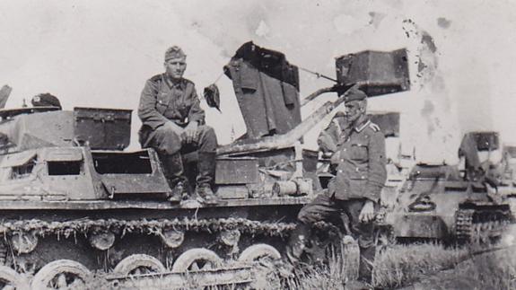 The version with the &quot;Galgen&quot;...........................<br />E22 Panzer I Ausf. B mit 50kg Sprengladung Abwurfeinrichtung Ladungsträger TOP.