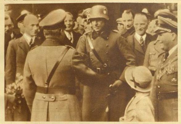 The Mayor of Cologne, Dr. Rieser, greets General von Kluge, commander of the VI AK ................<br /> Interessante Das Blatt. 12 März 1936.