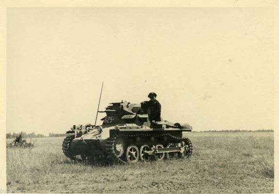 The Pz Kw I Ausf. A Nº 625 in training............................
