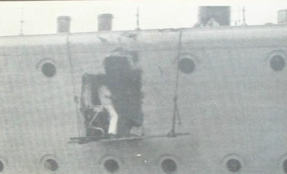 Damage caused by the fighting in the side of the Graf Spee .......................<br />orig. Fotoalbum Nr. 2, Panzerschiff Graf Spee v. Langsdorff, Top